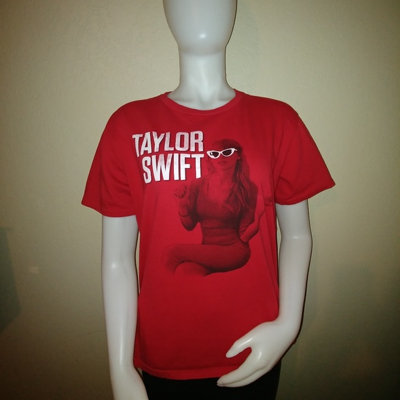 Gildan Tops - Taylor Swift Band T Shirt